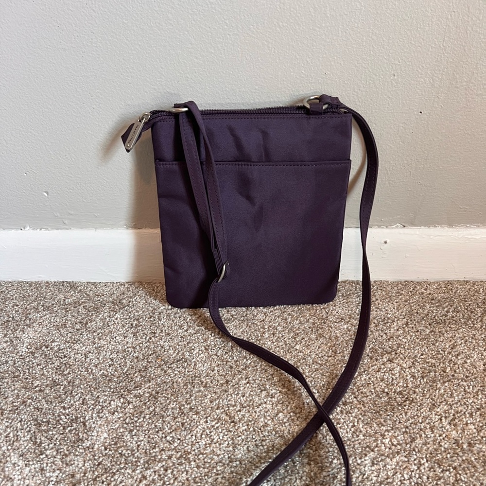Travelon crossbody purse. Black. - Picture 3 of 4